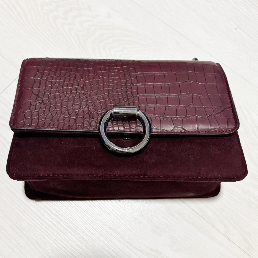 Elegant Croc-Embossed Suede Crossbody Burgundy Flap‎ Ring Hardware 2 Straps